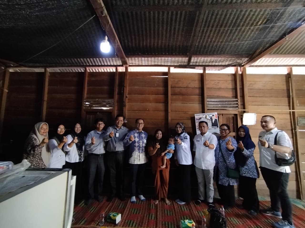 Wujudkan Desa Sehat, Bank Aceh Syariah Serahkan Bantuan Jamban di Lawe Pinis